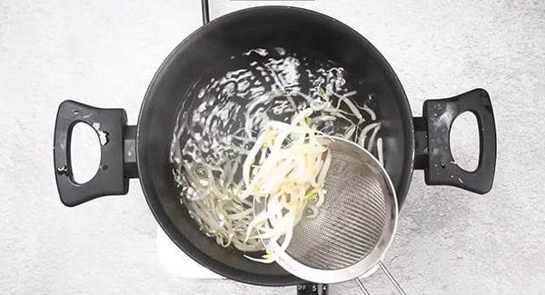 Boil the bean sprouts and drain it using a strainer. 