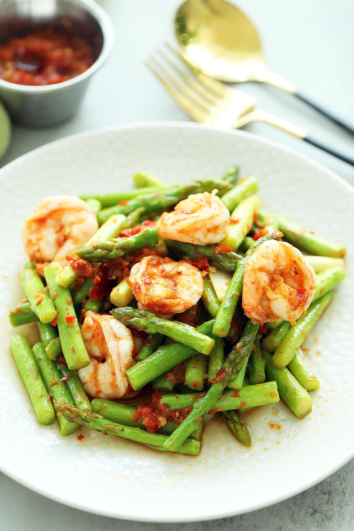 Spicy asparagus cooked with sambal. 