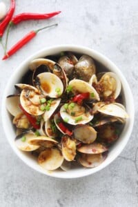 Easy homemade sauteed Asian chili clams.