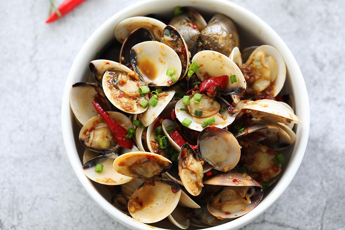 Chili clams topped with chopped scallions. 