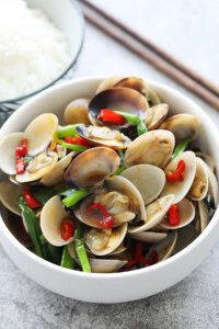 Chinese clams recipes served with steamed rice.