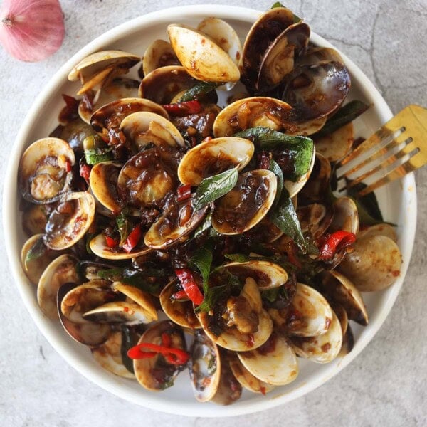 Kam heong clams on a plate.