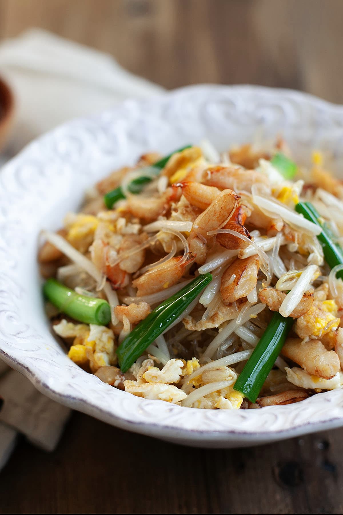 Pad woon sen recipe with crab meat and vegetables. 