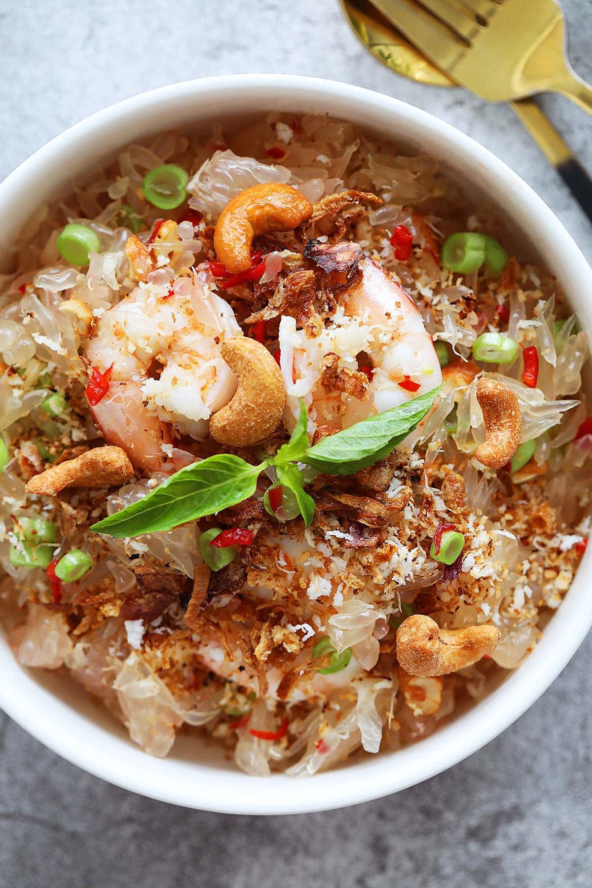 Thai pomelo salad or yam som-o with shrimp and dressing. 