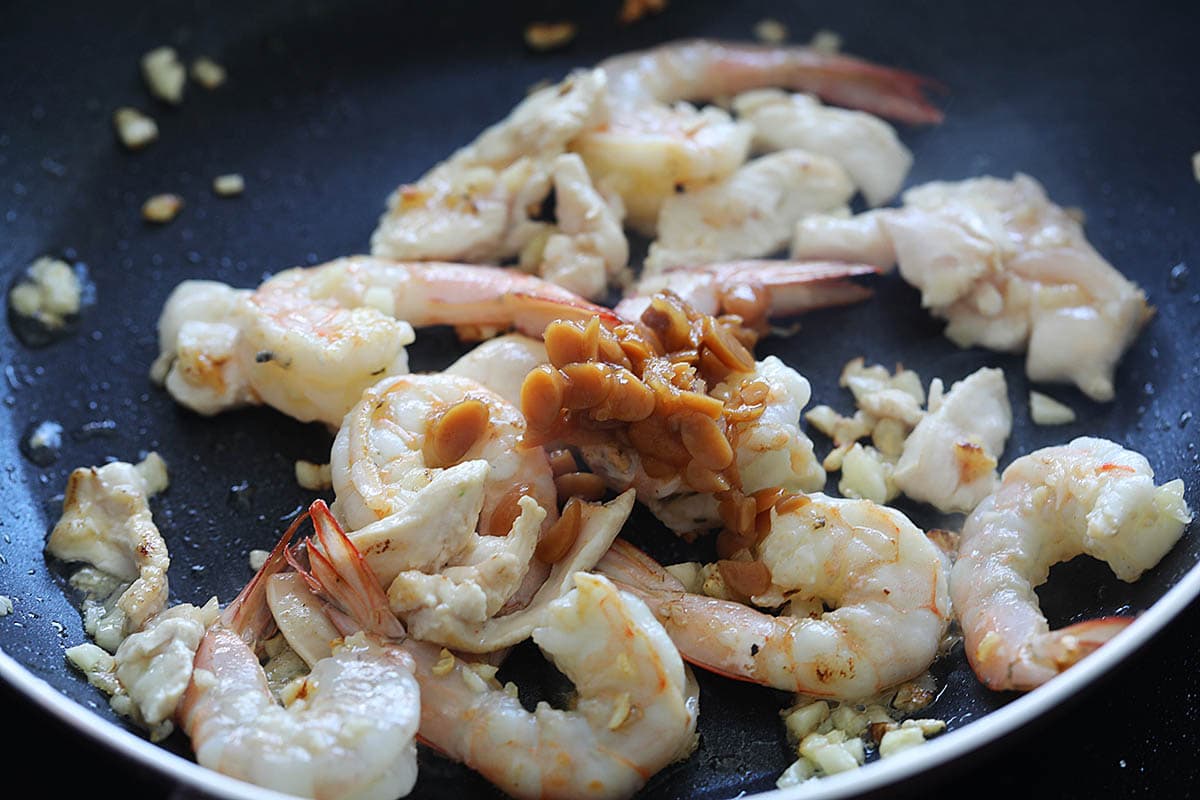 Cooking shrimp and chicken in a wok.