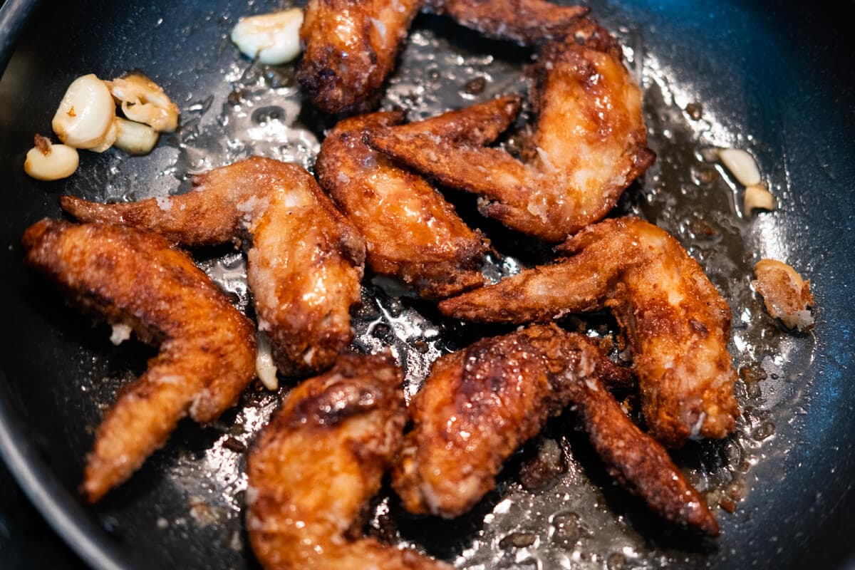 Toss well the fried wings with the sauce in a pan. 