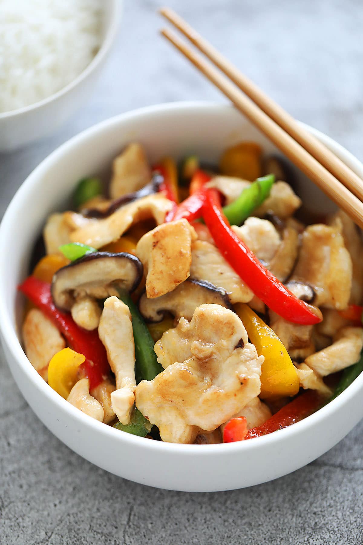 Healthy chicken bell pepper recipe with Chinese brown sauce.