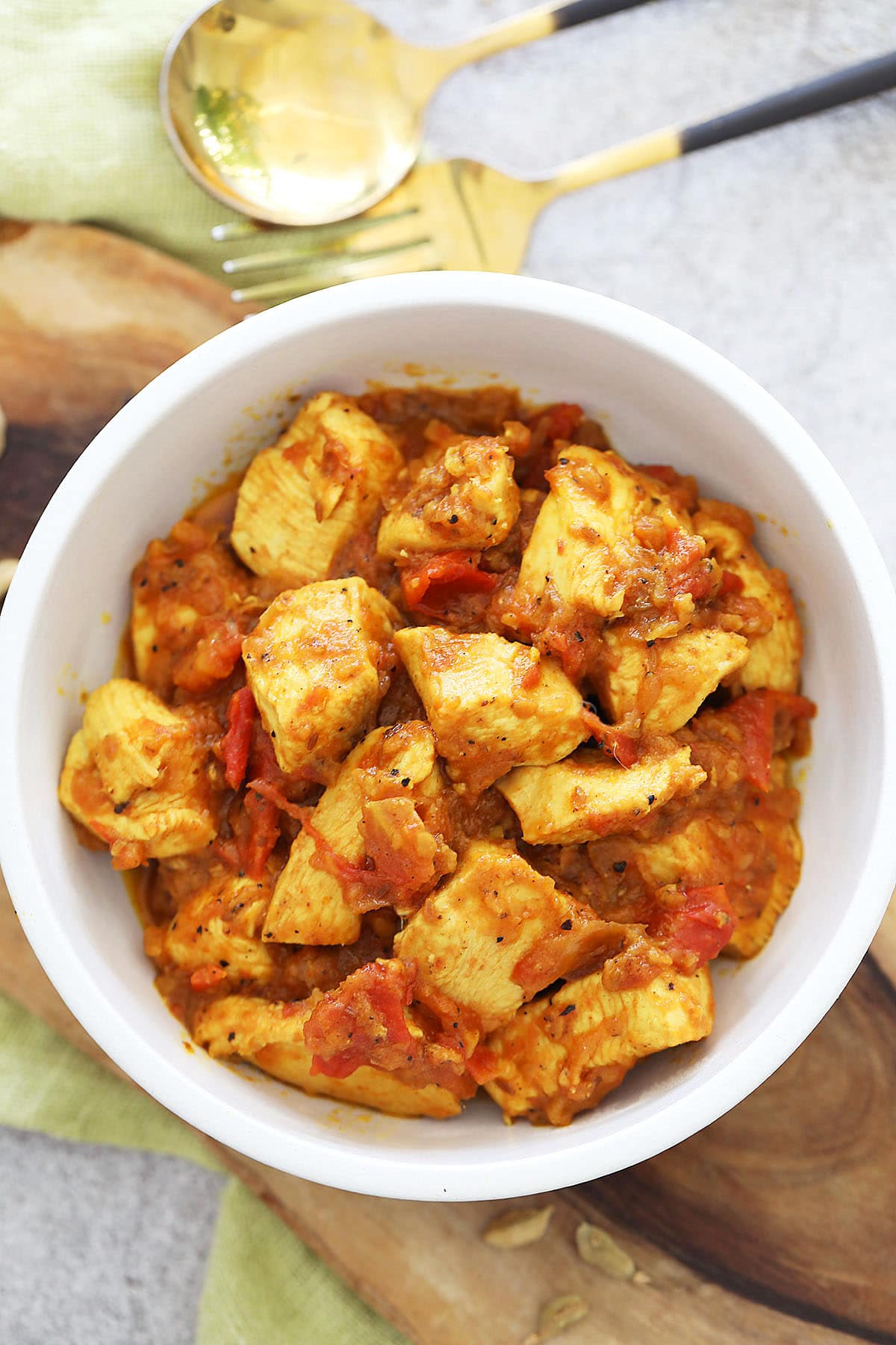 Easy cardamom chicken with chicken breast, tomato, ginger, garlic and Indian spices.