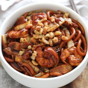 Hokkien mee served in a bowl.