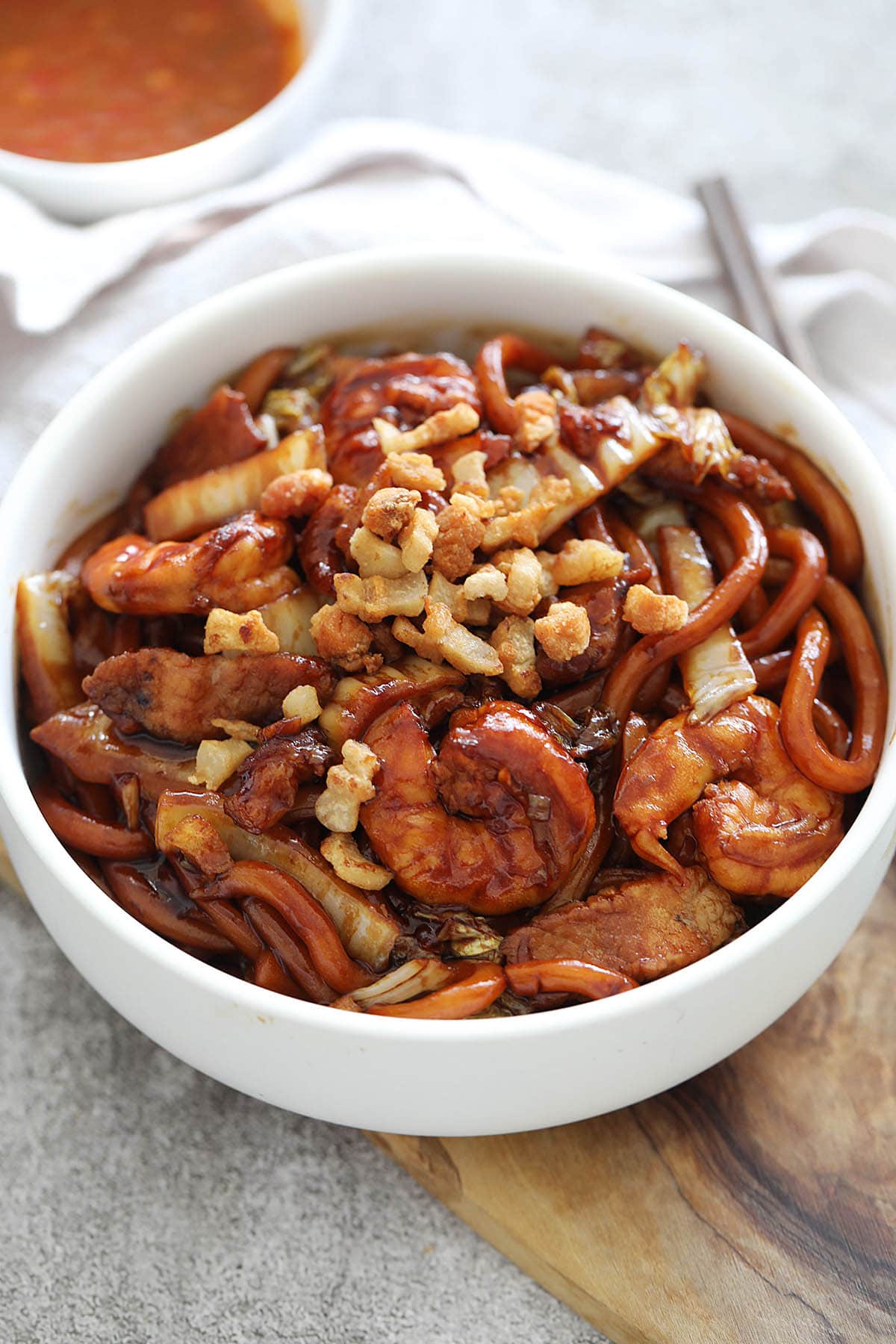 Hokkien mee served in a bowl.