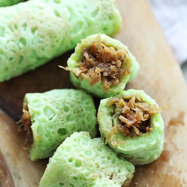 Kuih dadar with coconut filling (inti).