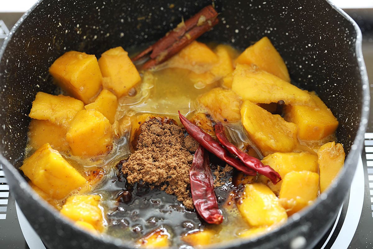 Old-fashioned mango chutney with mango, vinegar, brown sugar and spices.