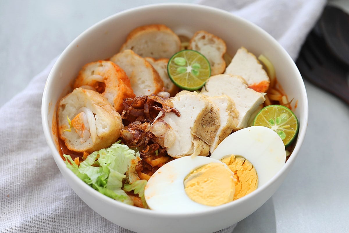 Mee rebus served in a bowl. 