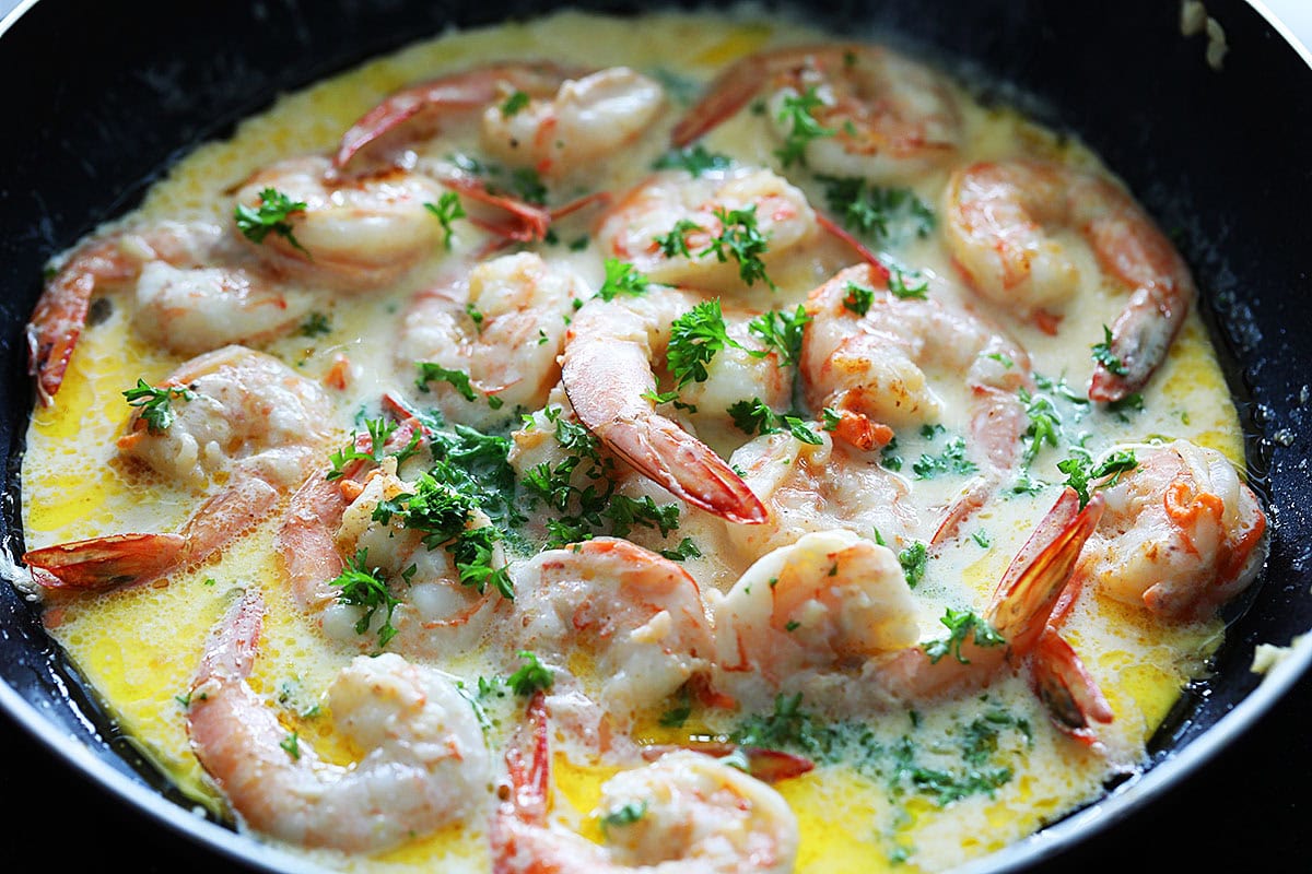 Garlic butter shrimp with creamy sauce.