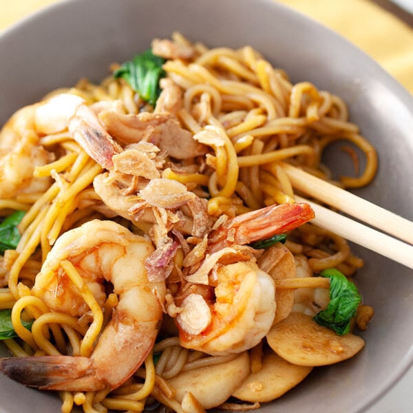 Hokkien Char served with a bowl.