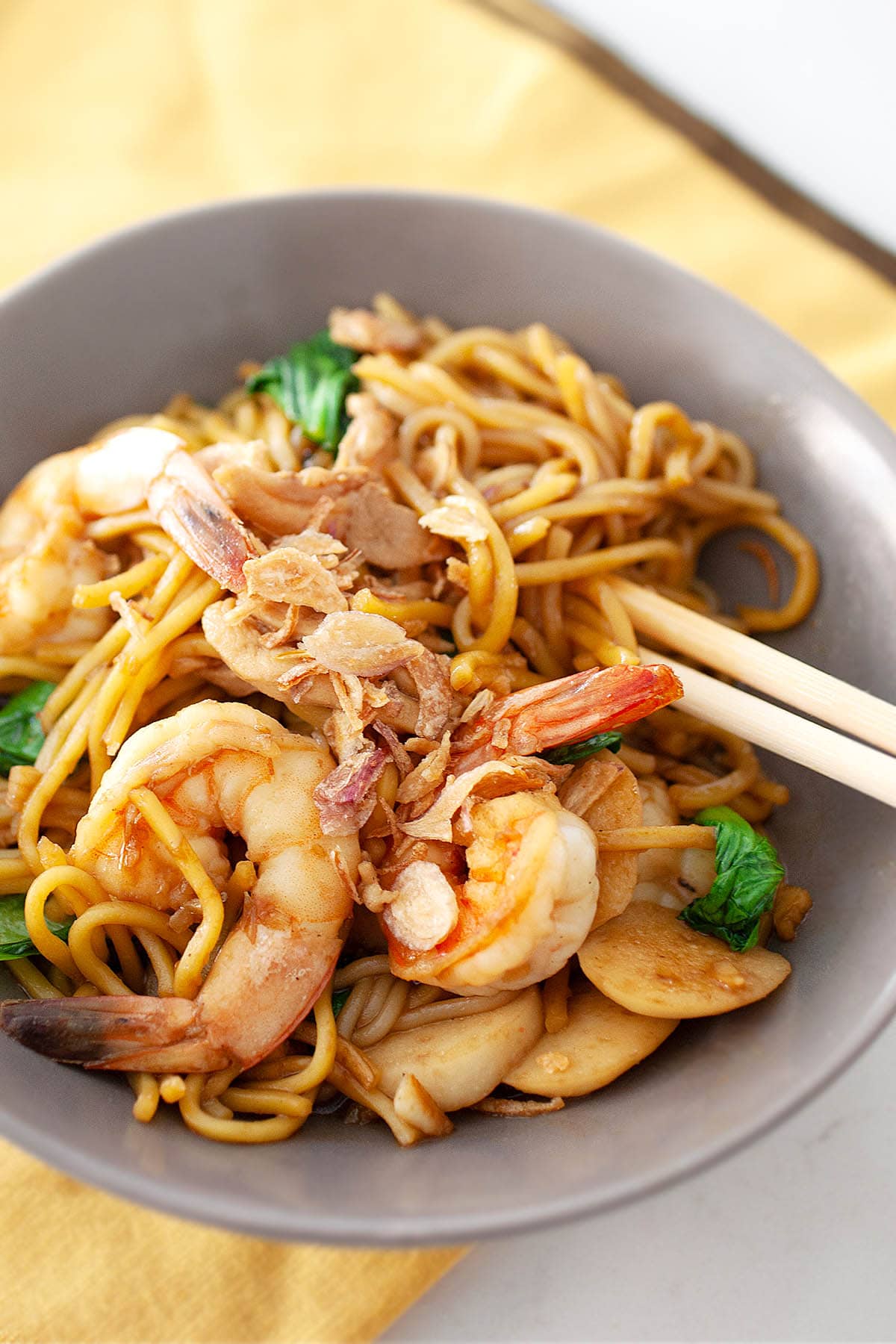 Hokkien Char served with a bowl.