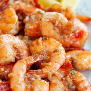 Hawaiian garlic shrimp inspired by the iconic shrimp food truck of Oahu’s North Shore, served with lemon wedges.