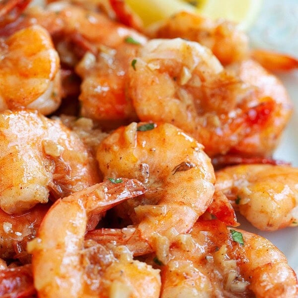 Hawaiian garlic shrimp inspired by the iconic shrimp food truck of Oahu’s North Shore, served with lemon wedges.