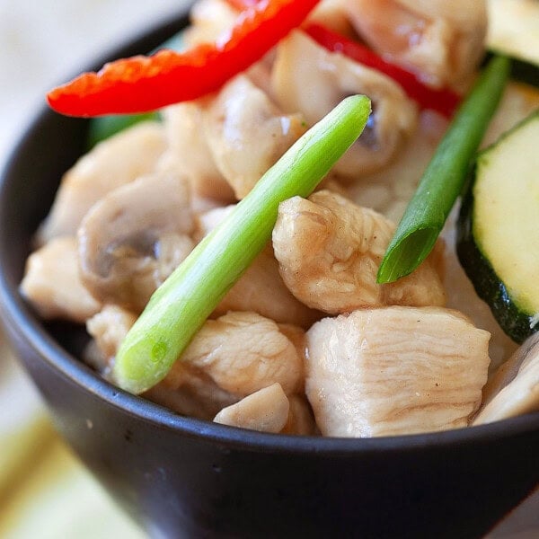 Zucchini and chicken stir fry with Chinese brown sauce.