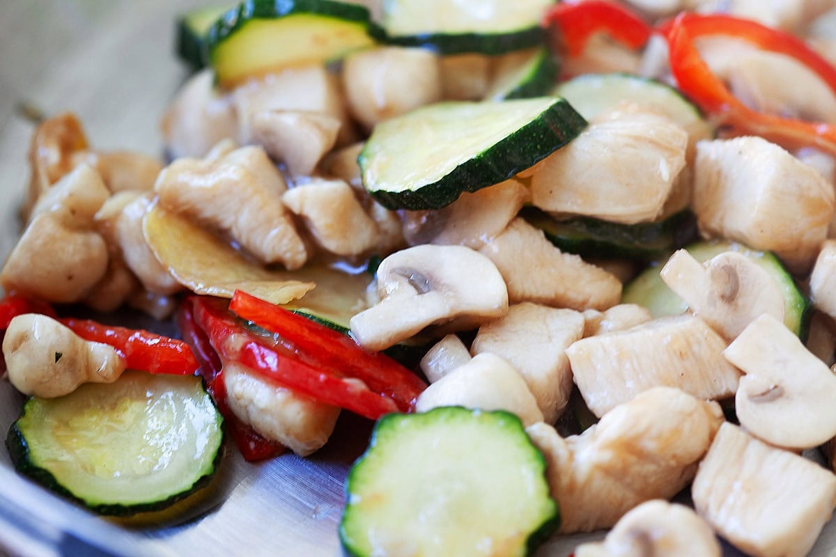 Chicken zucchini mushroom stir fry in a pan.