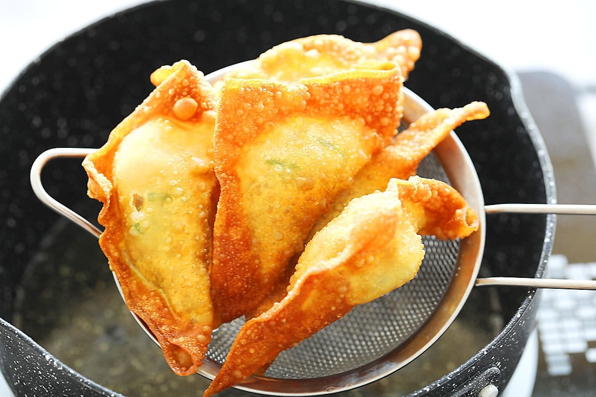 Golden Thai fried wontons on a sieve.