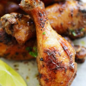 Grilled jerk chicken served with a lime wedge.