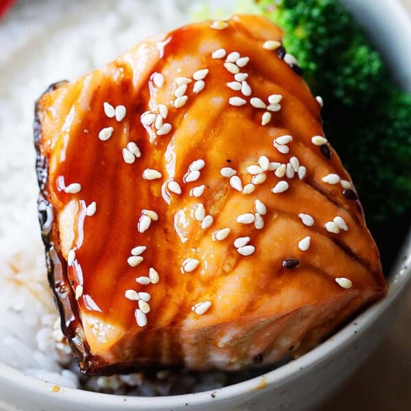 Teriyaki salmon served over rice with broccoli florets.