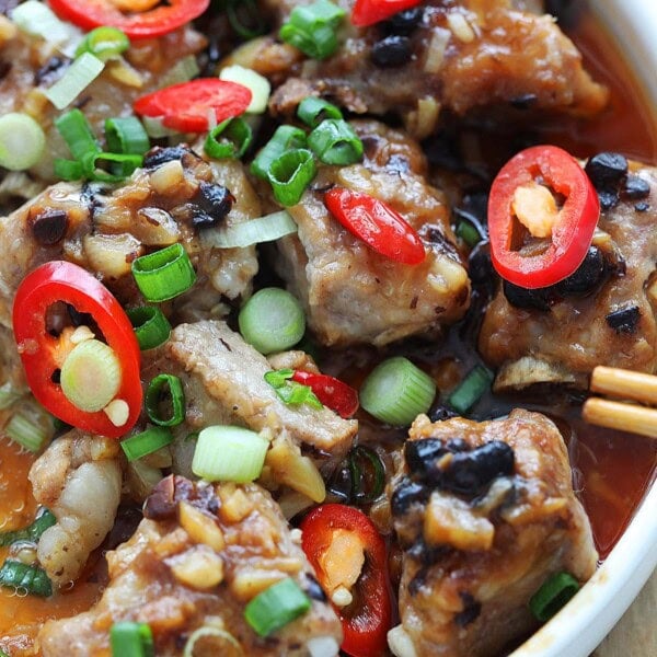 Steamed pork ribs with black beans served in a plate.