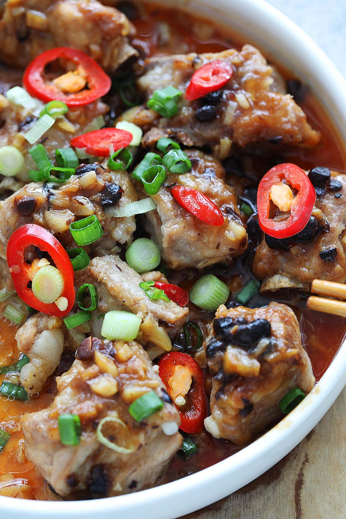 Steamed pork ribs with black beans served in a plate.