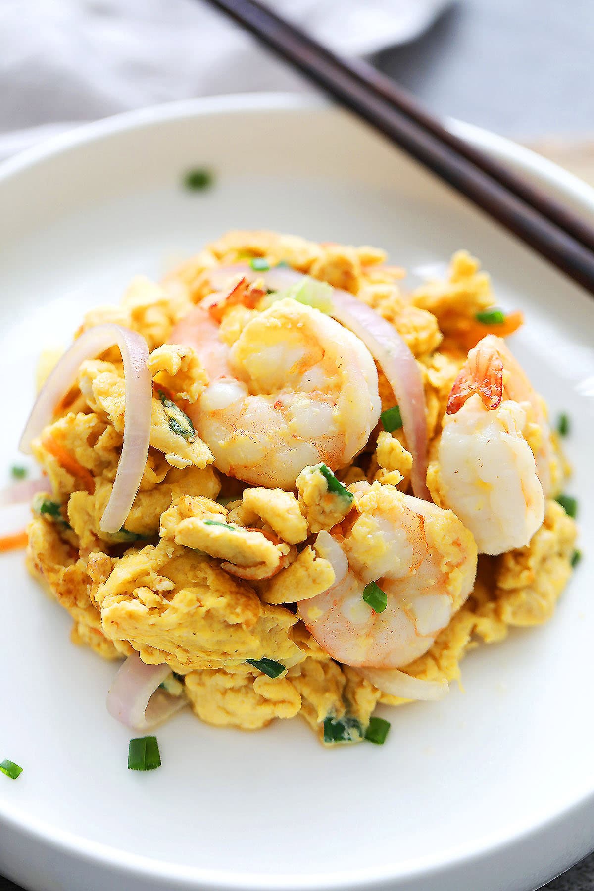 Chinese-style shrimp omelet served on a plate.