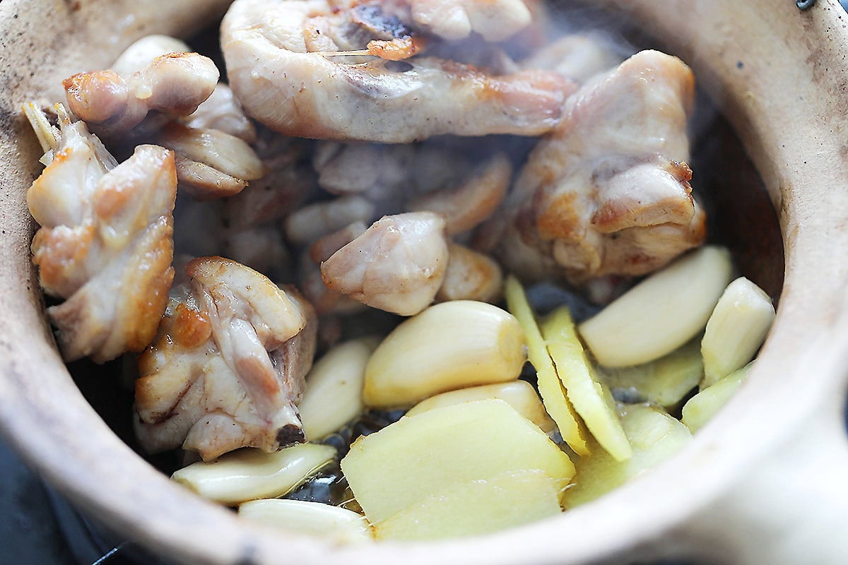 Chicken, ginger and garlic in a clay pot.