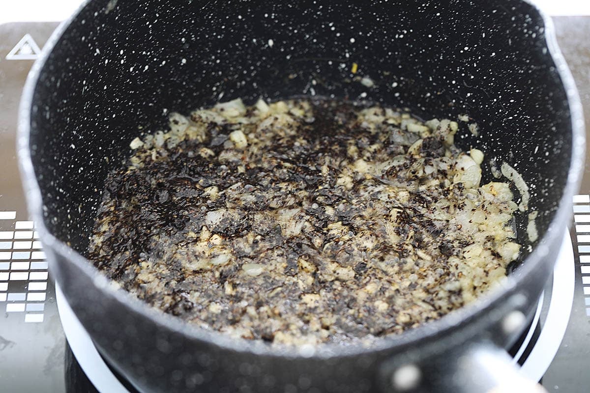 Onions, garlic and black pepper in a pot.