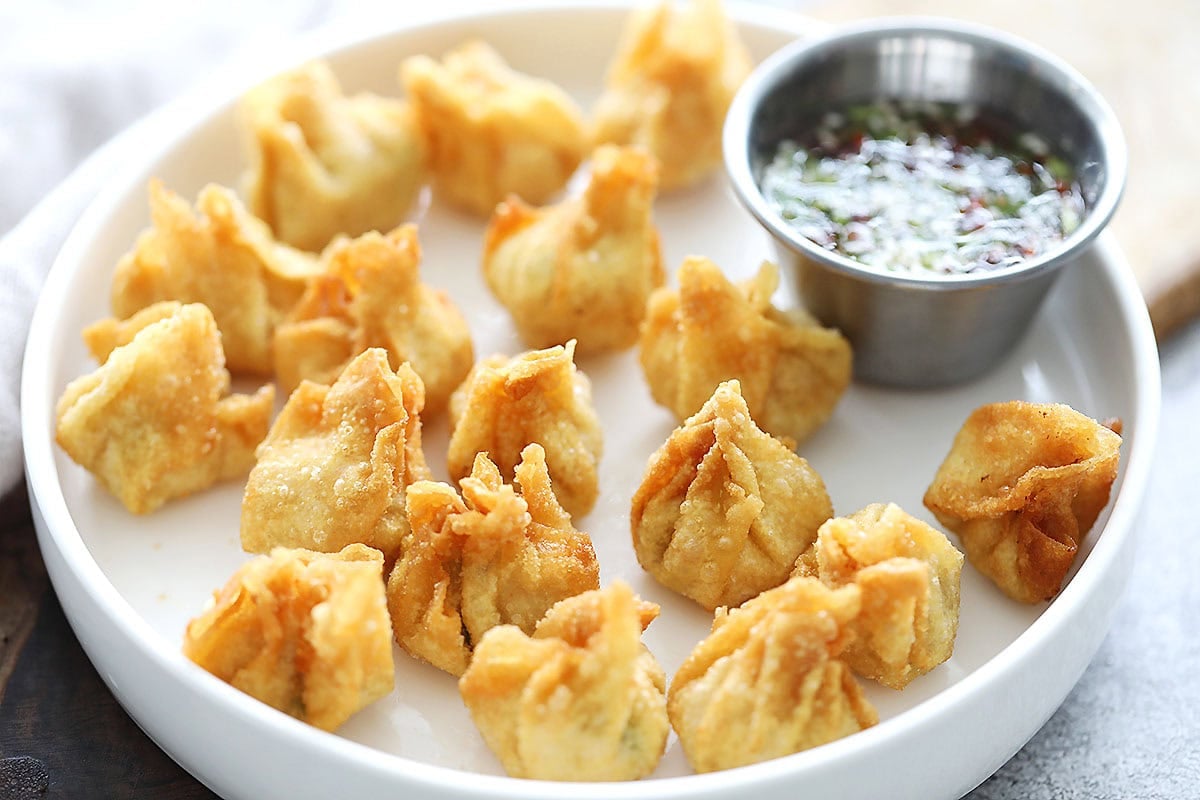 Golden crispy deep fried chicken wontons served with sweet chili dipping sauce.