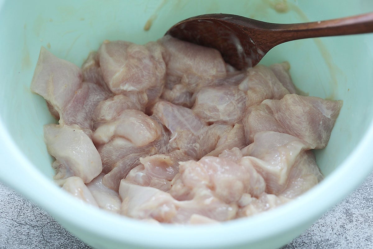 Marinated chicken in a bowl.