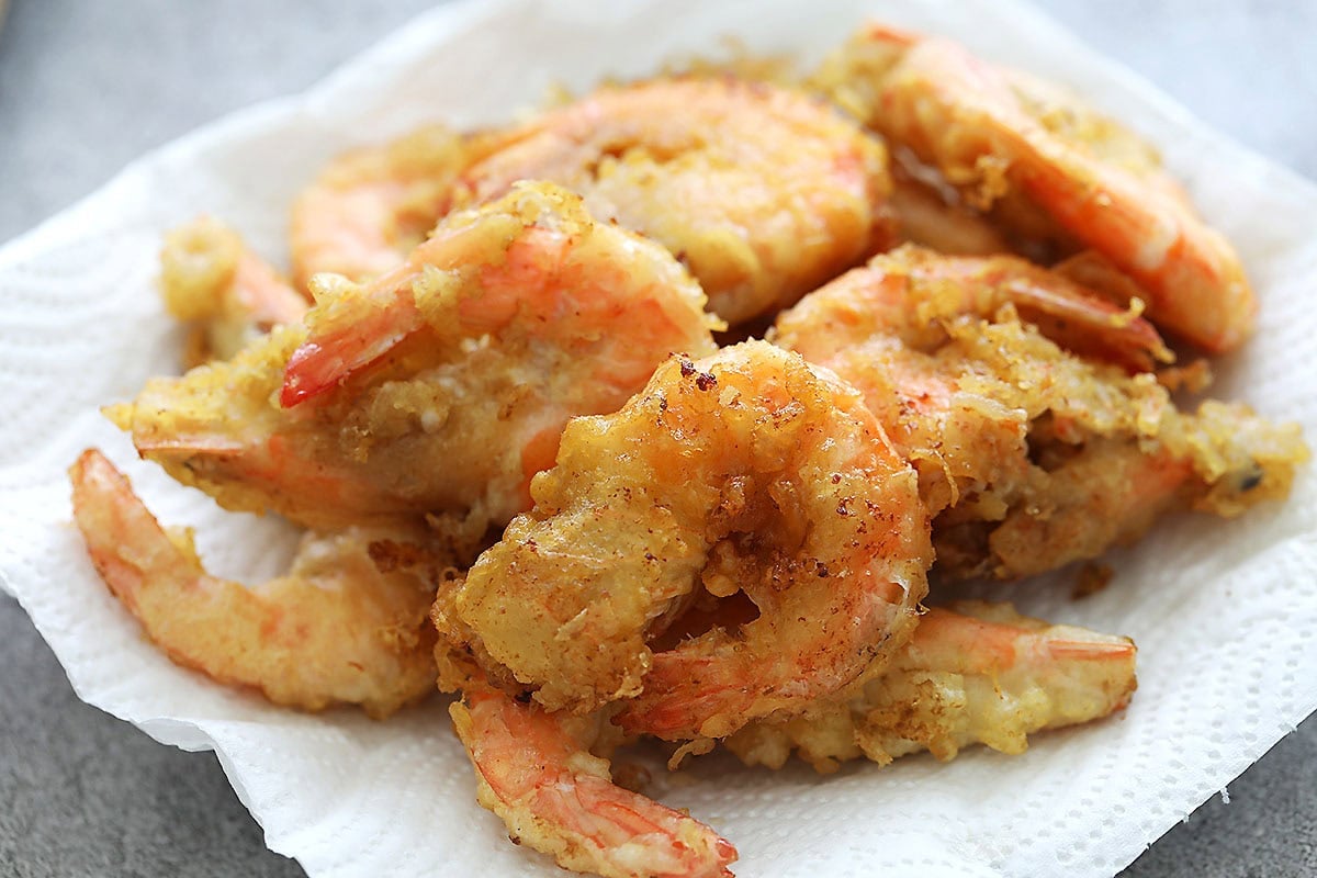 Fried shrimp on a paper towel.
