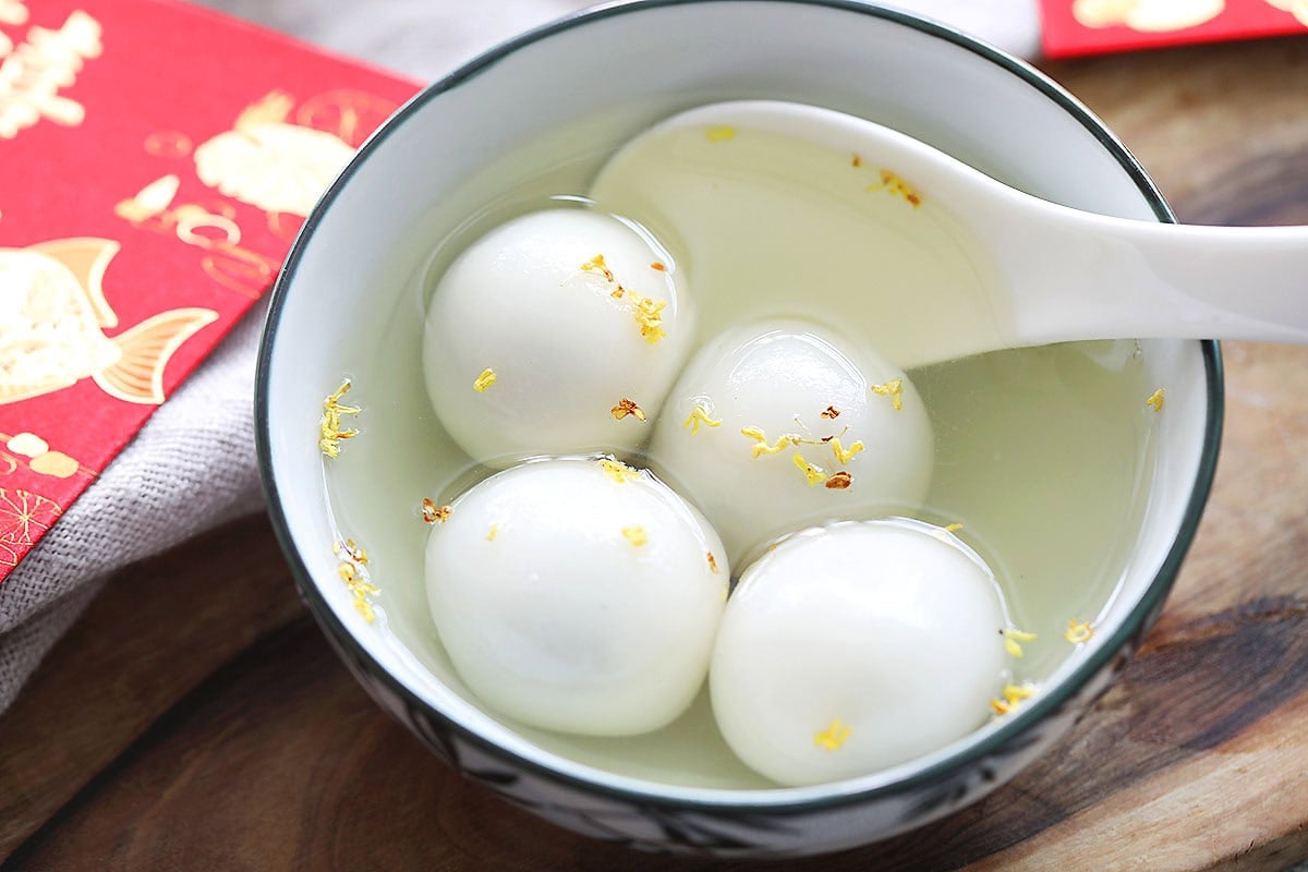 Glutinous rice balls with black sesame filling served in sweet ginger soup.