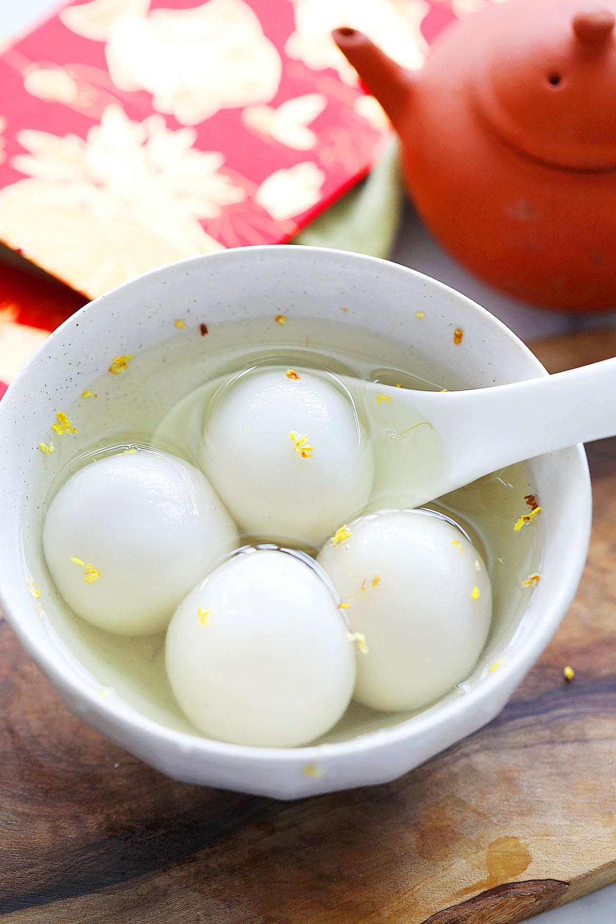 Easy and quick homemade Chinese mochi tang yuan filled with peanuts in ginger syrup served in a bowl.