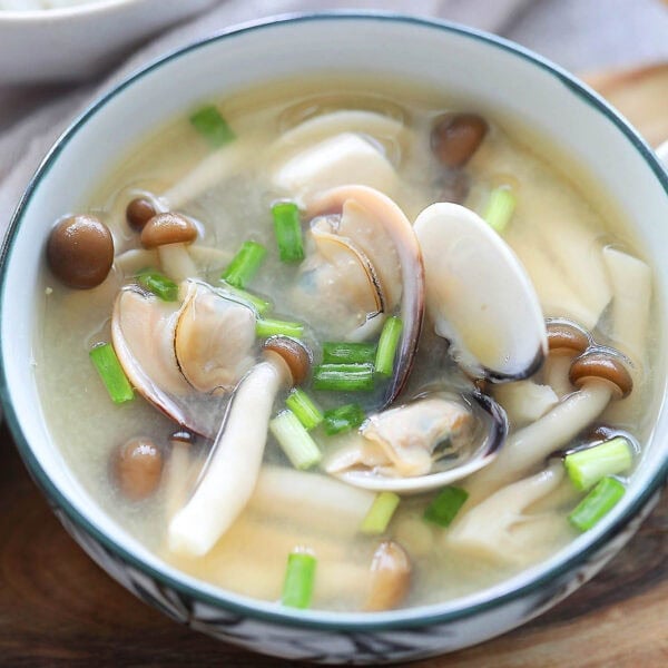 Miso clams with soup (asari miso soup) garnished with scallions.