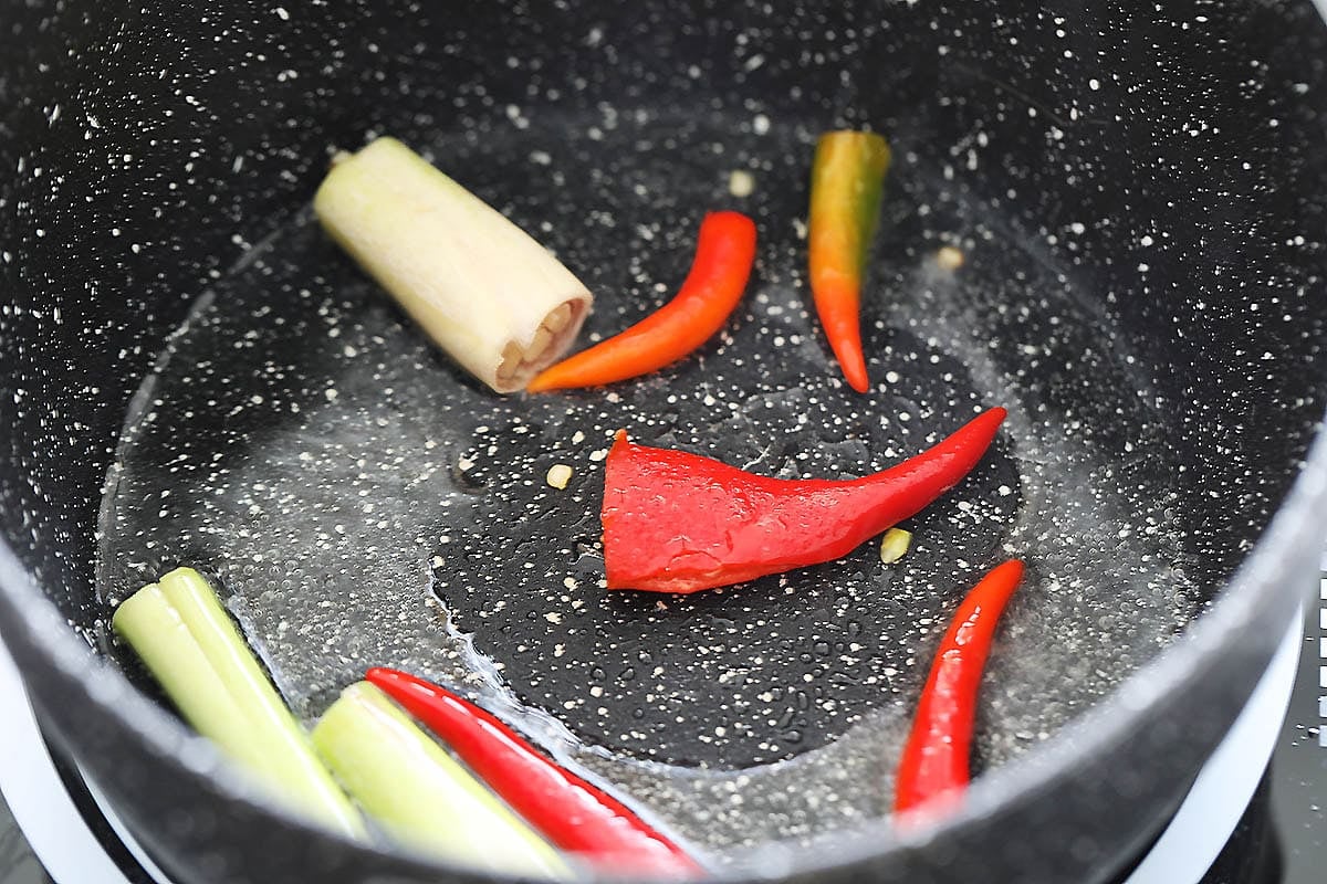 Bird's eyes chilies and lemongrass in a pot.