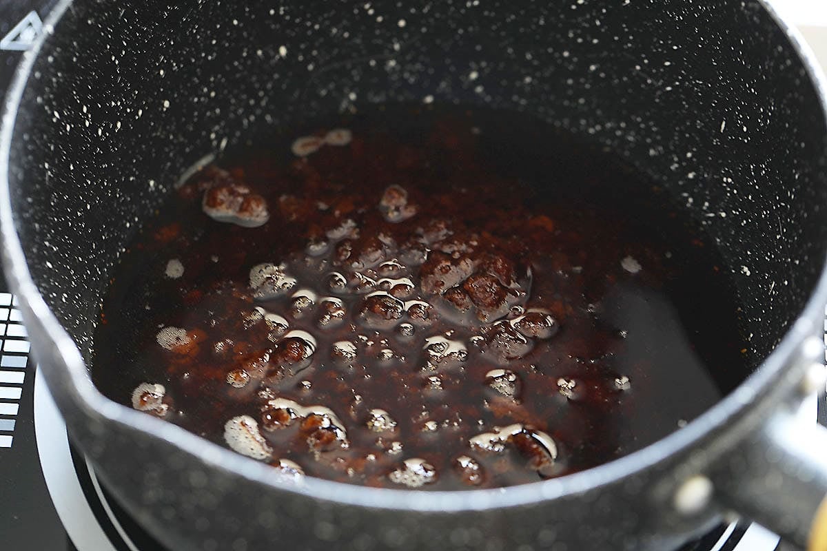 Gula Melaka and water in a pot.