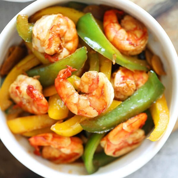 Bell pepper shrimp served with a bowl of steamed white rice.