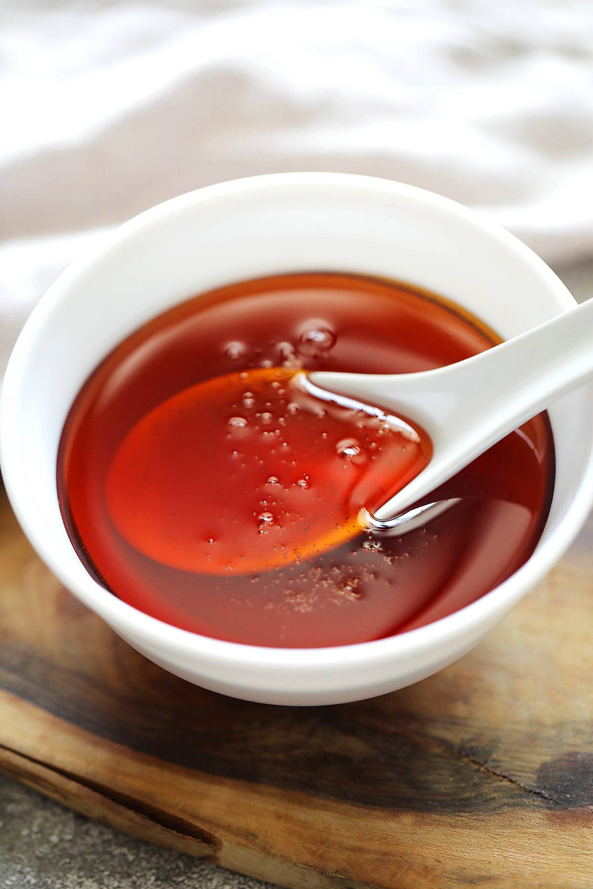 Dark amber caramel in a bowl.