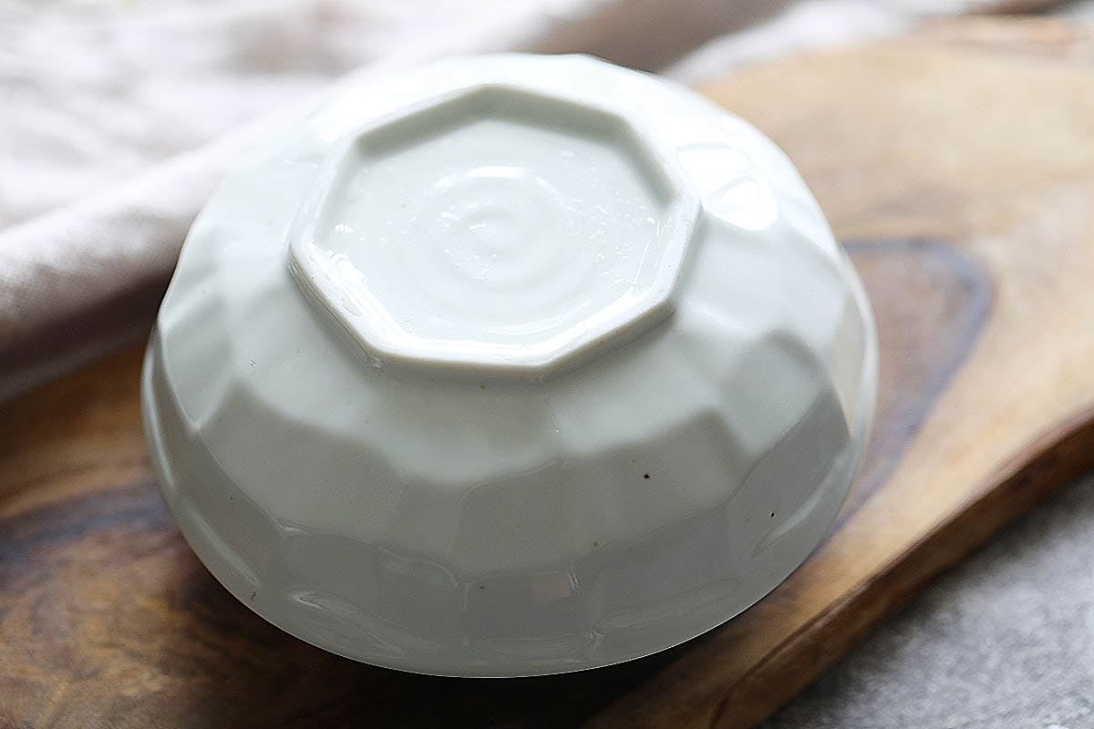 Shallow bowl covering the tin mold.