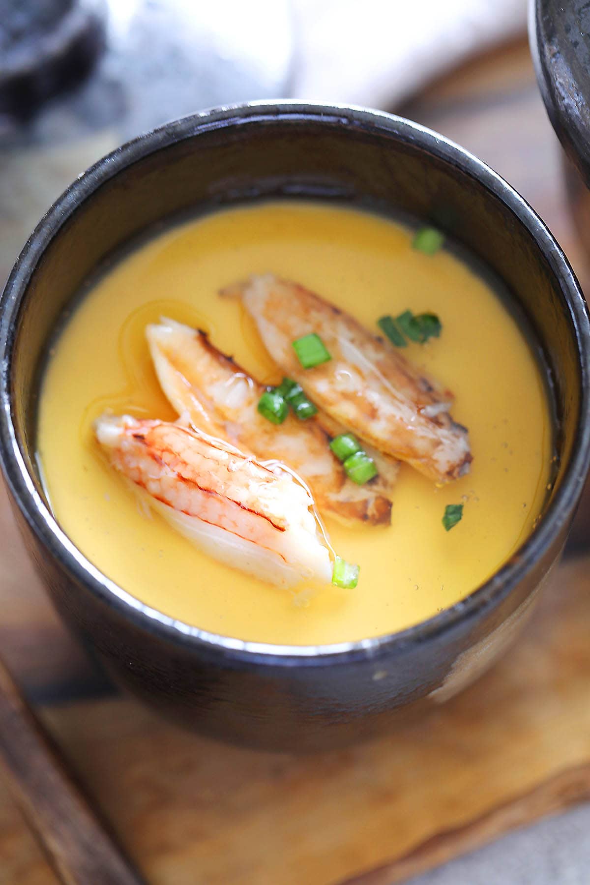 Chawanmushi recipe with chicken and crab meat.