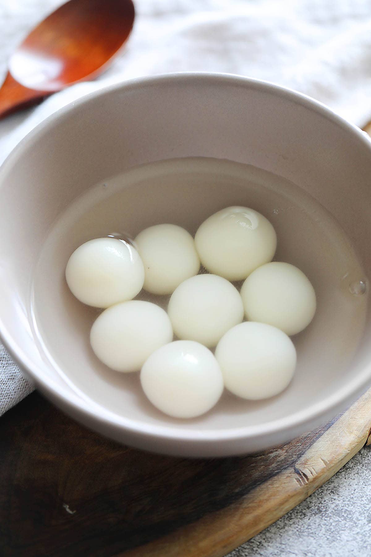 How to make dango, cooked dango in cold water.