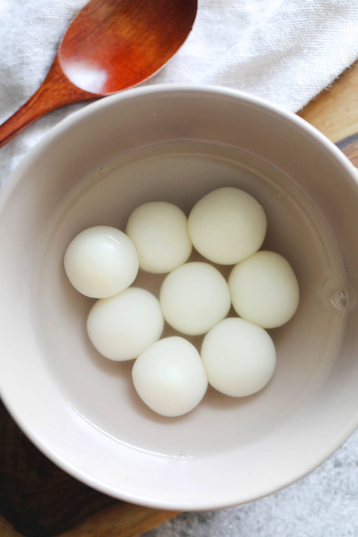 How to make dango, cooked shiratama dango in cold water.
