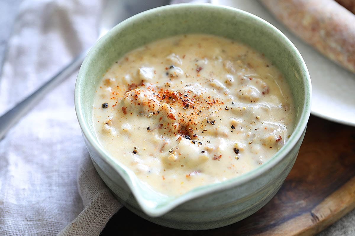 Biscuit gravy recipe with pork sausages.