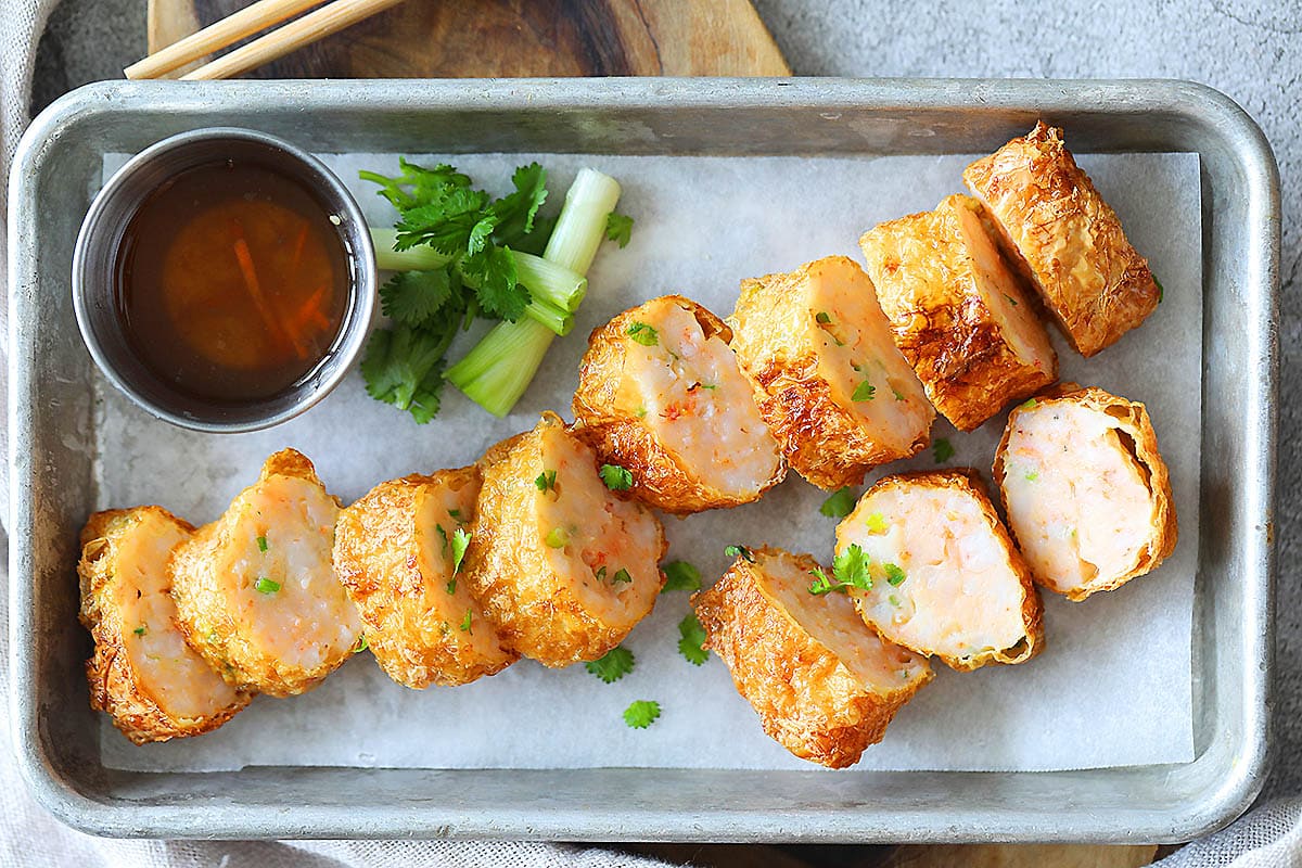 Fried bean curd shrimp roll served with Vietnamese dipping sauce.