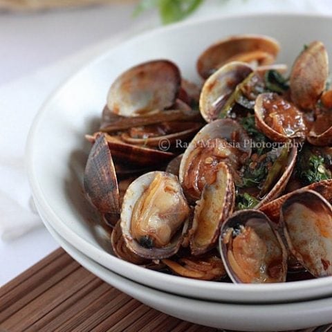 Spicy Clams in Thai Roasted Chili Paste