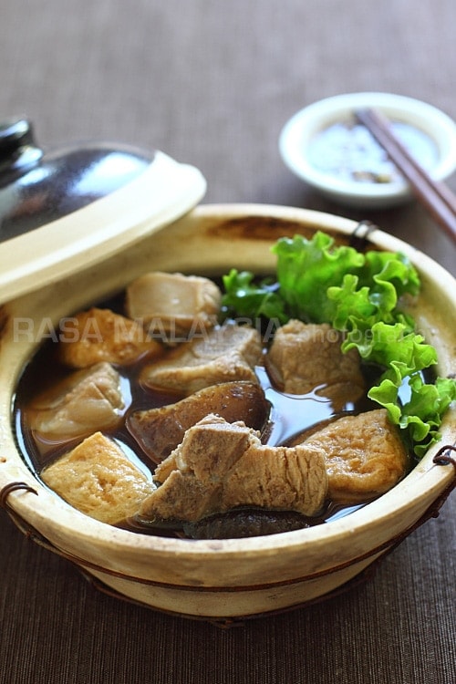 Bak kut teh made in a claypot.